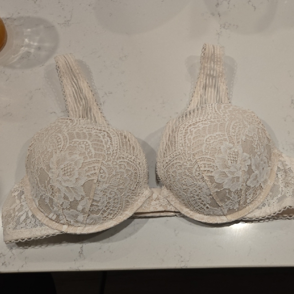 Victoria's Secret Dream Angels Push Up Cream Lace Bra Sz 38B D
